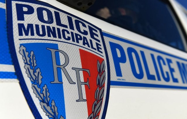 1444x920_a-picture-taken-on-january-21-2020-shows-a-close-up-of-french-police-municipale-municipal-police-logo-on-a-police-car-in-plougastel-daoulas-western-france-photo-by-fred-tanneau-afp.jpeg