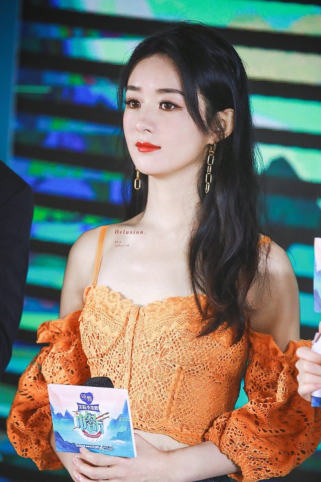 1200px-Zhao_Liying_at_Chinese_Restaurant_S4_Announcement_Conference,_31_July_2020.jpg