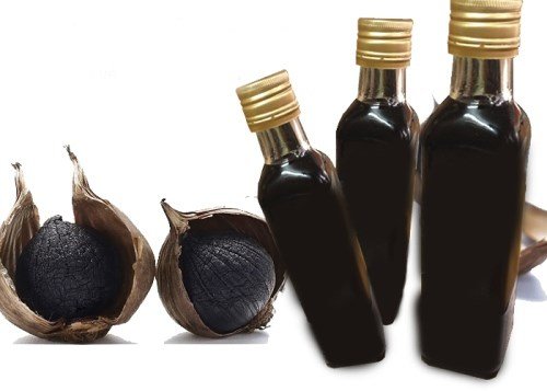 Soak-the-black-garlic-with-wine.jpg