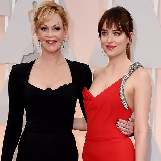 Dakota-Johnson-Melanie-Griffith-Oscars-2015.webp