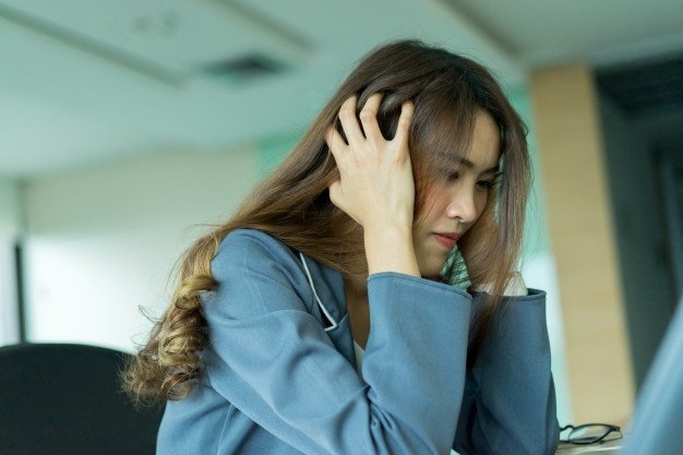 employee-woman-stress-with-work_42708-367.jpg