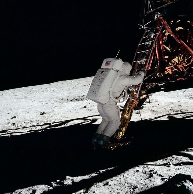 astronaut-11118_640.jpg