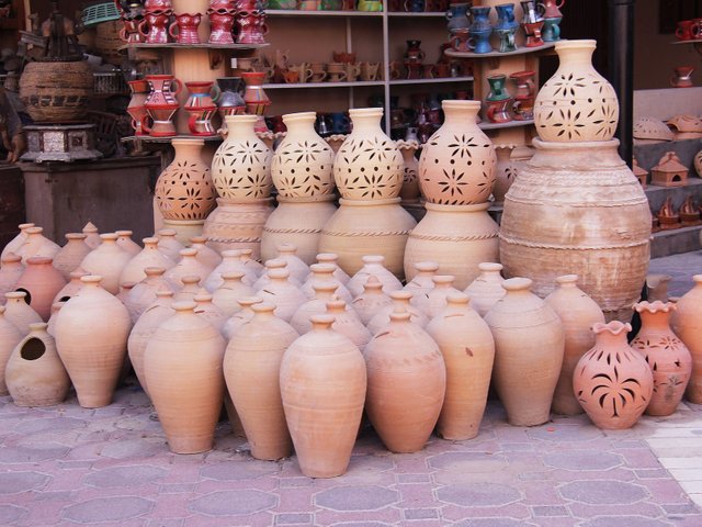 pottery-3252748_1920.jpg