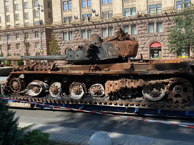 Знищена російська техніка 5 виставка на Хрещатику.jpg