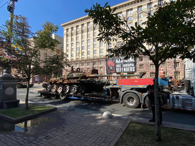 Знищена російська техніка 3 виставка на Хрещатику.jpg