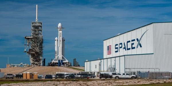 spacex-falcon-heavy-rocket-launch-pad-39a-kennedy-space-center-dave-mosher-business-insider.jpg_thump.jpg