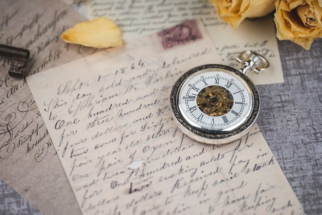 vintage-pocket-watch-7439233_1280.jpg