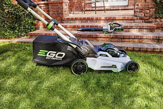 cordless-select-cut-lawn-mower-with-self-propelled-touch-drive-technology-29.webp