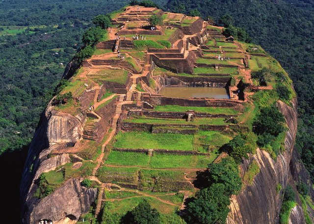 Sigiriya-lion-rock-Sri-Lanka-700x500.jpg