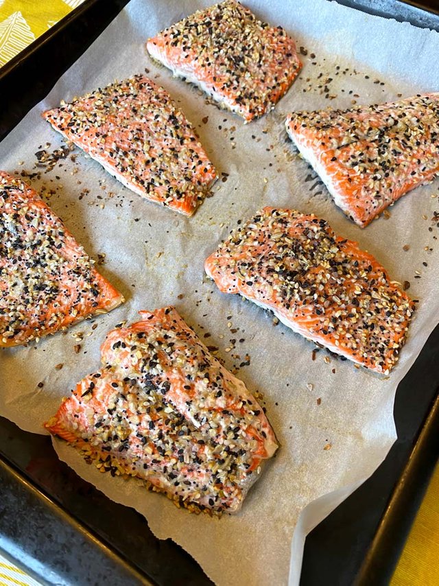 baked_salmon_bagel_seasoning.jpg