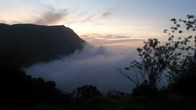 Galipan_sunset_venezuela_avila_national_park.png