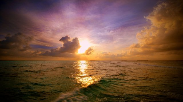 4166906-maldivian-sunset.jpg