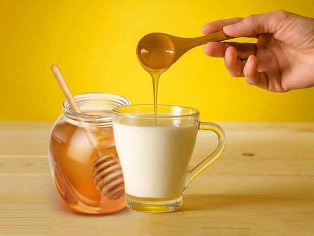 Honey-and-milk-1.jpg