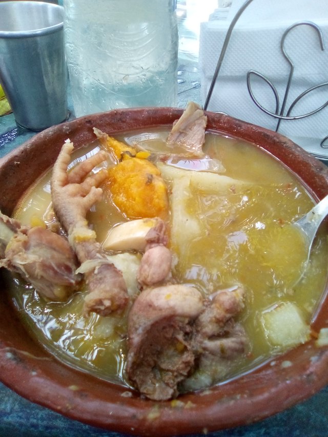 Deliciosa sopa de gallina.jpg