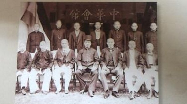 Hwee Kwan perkumpulan Tionghoa di Batavia 1900.jpg