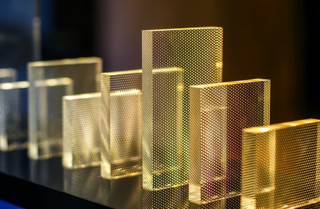 plexiglas-4014712_1280.jpg