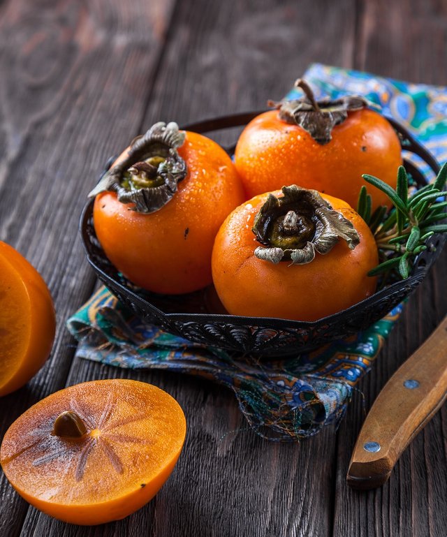 persimmon-1914127_1280.jpg
