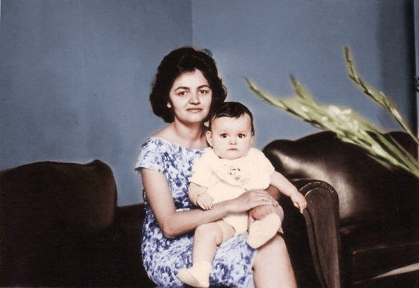 Mi madre y yo - circa 1962.png