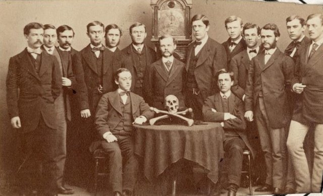 Portrait-Photo-Group-Skull-and-crossbones-Yale-1800s.jpg