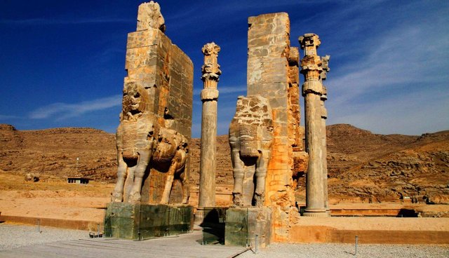 Persepolis7-2-1030x592.jpg