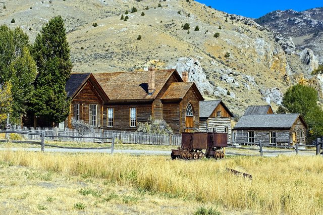 bannack-church-and-other-buildings-3958320_1280.jpg