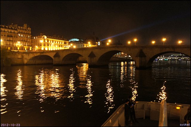 b-EU121023-050652.jpg