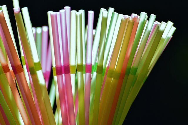 drinking-straws-gfc3096628_1920.jpg