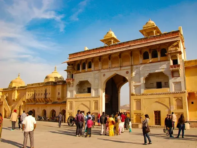 entrance-to-the-amber-fort-india.webp