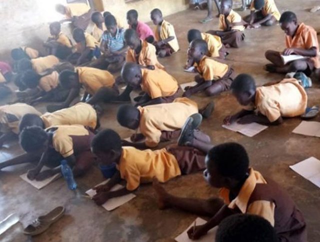 Ghana-Pupils-Learn-On-Floor-News-From-Women.jpg