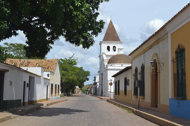 1200px-Iglesia_matriz_de_Carora.jpg