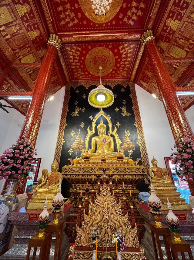 Wat Phra Bat Ming Mueang Worawihan11.jpg