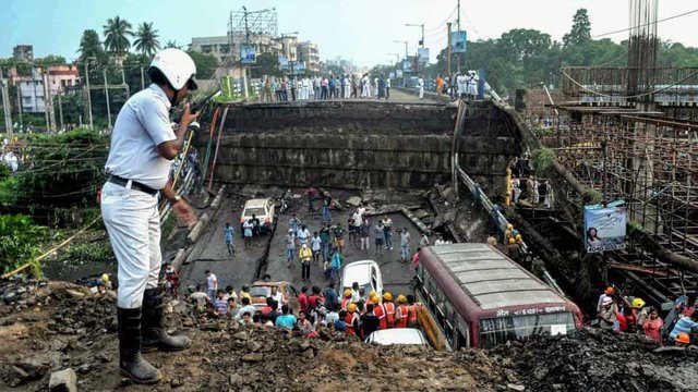 majerhat-bridge-collapse_9f7f254c-b061-11e8-bb15-a1f88311a832.jpg