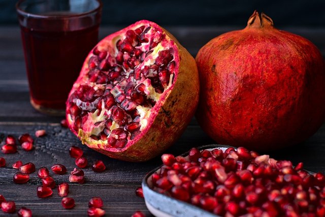 pomegranate-6253869_960_720.jpg