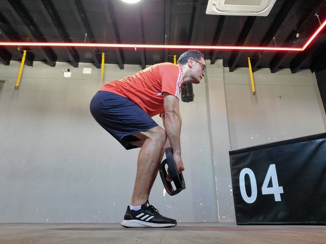 Dumbbell deadlifts1.jpg