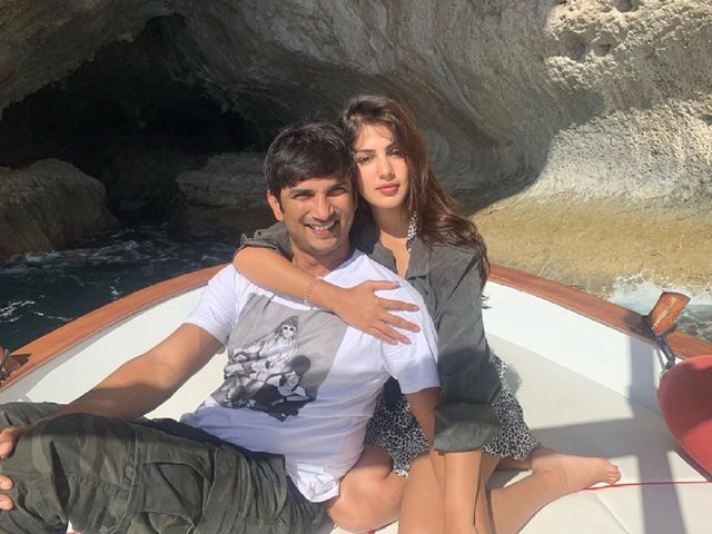 prothomalo-bangla_2020-09_480a541c-83ff-410c-9a11-c3b5e6f1cde9_rhea_chakraborty_80836377_1004922363211617_5614051262675519515_n.jpg