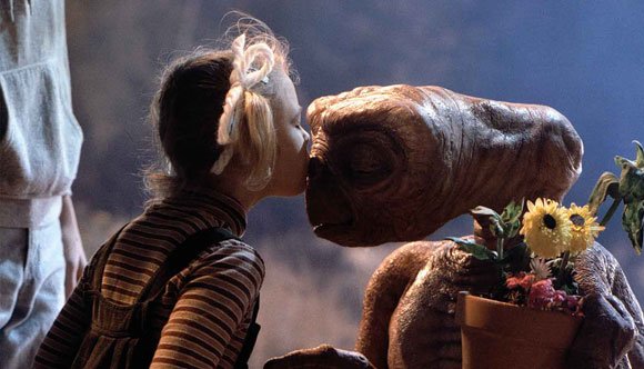 et_friendly-aliens_top10films.jpg