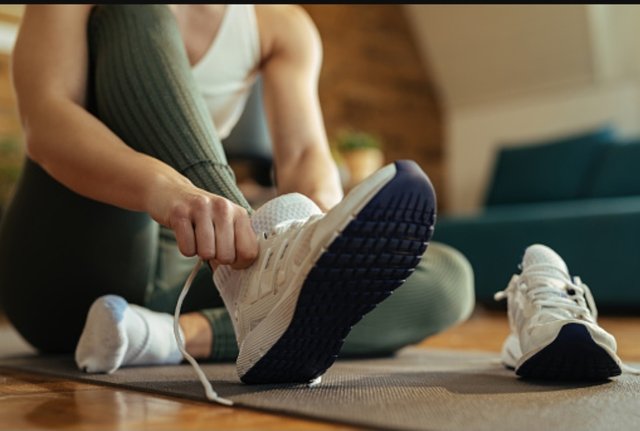 https://www.istockphoto.com/photo/close-up-of-athletic-woman-putting-on-sneakers-gm1210120932-350437137?utm_source=p Pixabay&utm_medium=affiliate&utm_campaign=SRP_photo_specially&referrer_url=&utm_%neakers