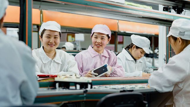 apple-china-iphone-factory.jpg