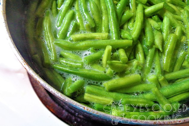 Eyes-Closed-Cooking---Pierogies-With-Garlic-Green-Beans-Recipe---02.jpg
