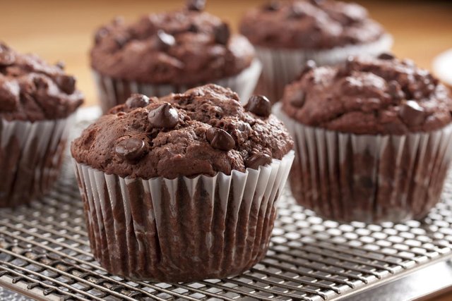 Colossal-Chocolate-Muffins_ExtraLarge1000_ID-1357984.jpg