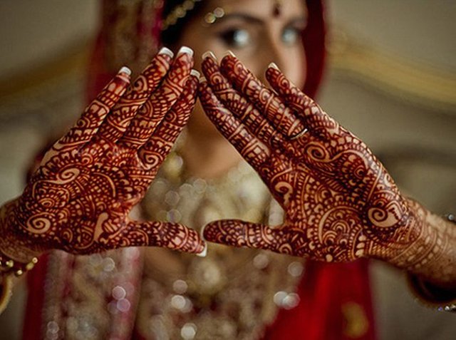 henna-tattoo-hands.jpg