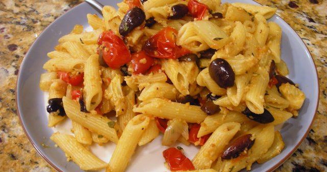 Pasta with roasted cherry tomatoes and olives.JPG