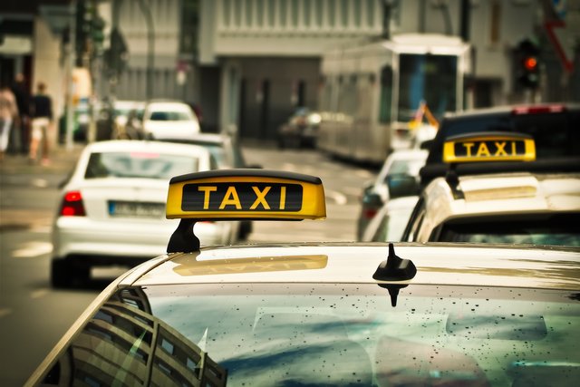 taxi-1515420_1920.jpg