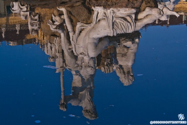 schönbrunn-ohne-menschen-brunnen-spiegelung.jpg