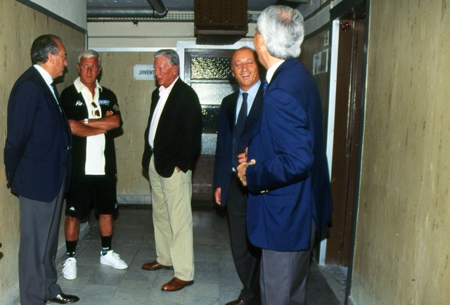 Juventus_FC_(Torino,_1997)_-_Giraudo,_Lippi,_U._Agnelli,_Moggi,_Bettega.jpg