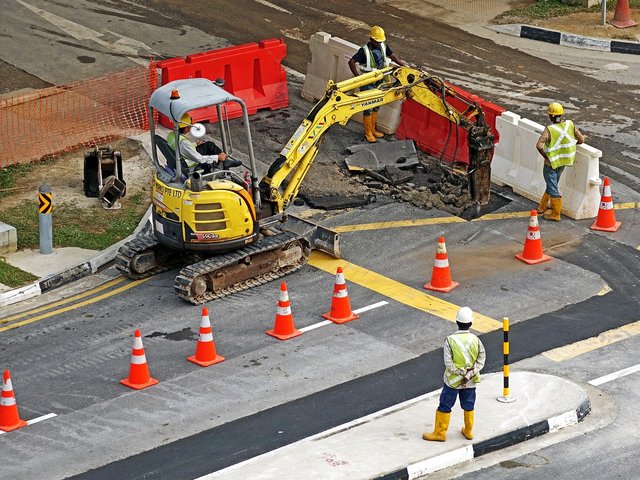 excavators-391143_1280.jpg