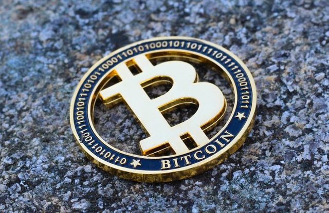 bitcoin-3333540_960_720-696x452.jpg