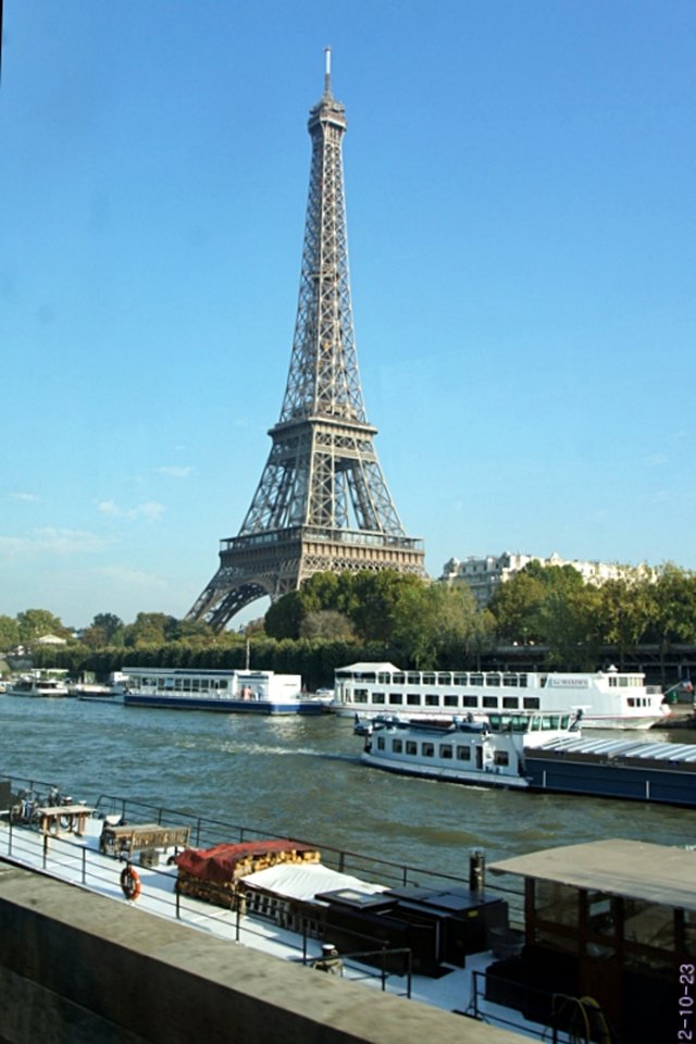 b-EU121023-225948.jpg
