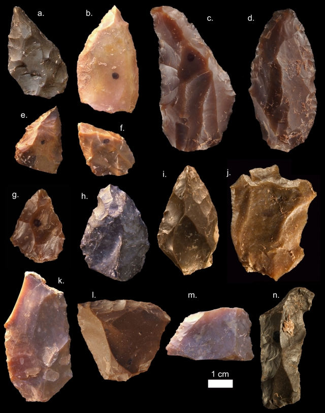 Stone_tools_from_Jebel_Irhoud.png