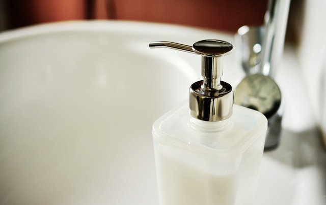 soap-dispenser-2337697_1280.jpg